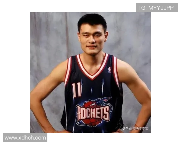 姚明上车时的优雅姿态与巨人风范展现了他独特的魅力与气质 姚明上车时的优雅姿态与巨人风范展现了他独特的魅力与气质