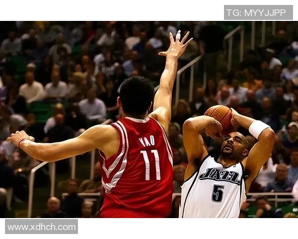 火箭队的姚明带领啦啦队展现激情与团结的篮球魅力 火箭队的姚明带领啦啦队展现激情与团结的篮球魅力