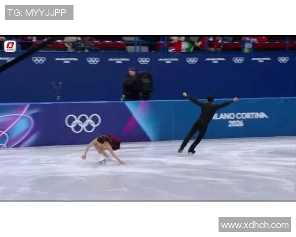 足球明星意外摔倒瞬间视频曝光引发热议网友纷纷评论其摔倒姿势搞笑又尴尬