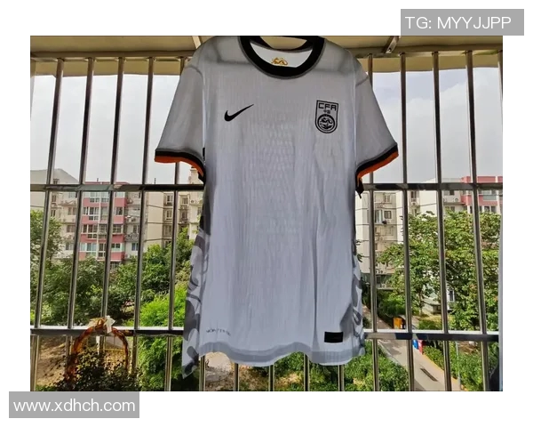 足球明星的秋衣号引领时尚潮流展现运动与生活的完美结合 足球明星的秋衣号引领时尚潮流展现运动与生活的完美结合